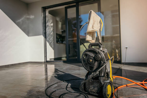 Best Pool Deck Cleaning  in Wildwood, FL